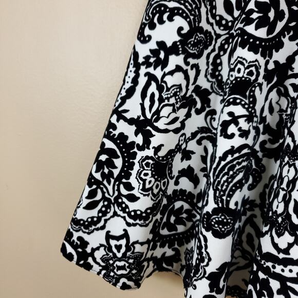 Forever 21 Black Velvet Print Mini Skirt with Faux Leather SIze S - Picture 4 of 10